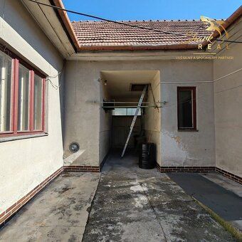 SHARK REAL offers you a family house in a quiet location directly in