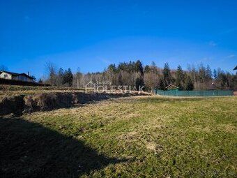 Ponúkame na predaj stavebný pozemok s výmerou 695 m², nachád