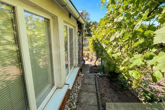 We offer for sale a carefully maintained garden cottage with beautiful garden, ideal for those…
