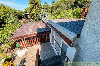 We offer for sale a carefully maintained garden cottage with beautiful garden, ideal for those…