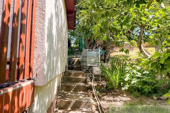 We offer for sale a carefully maintained garden cottage with beautiful garden, ideal for those…