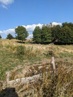 XEMAR (or 0915 142 544) offers for sale land in Hriňová, part of Javorinka.