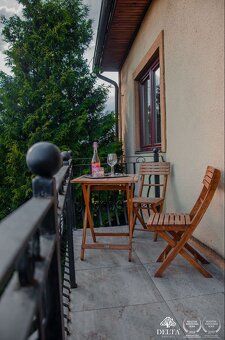 Delta Property ponúka na predaj zabehnutý apartmánový dom vo