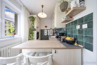 Spacious 2-bedroom apartment after renovation in quiet brick building with private parking and…