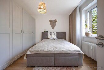 Spacious 2-bedroom apartment after renovation in quiet brick building with private parking and…