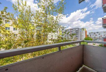 Spacious 2-bedroom apartment after renovation in quiet brick building with private parking and…