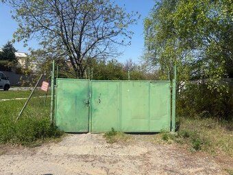 Ponúkame na predaj slnečnú záhradu nachádzajúcu sa v obľúben