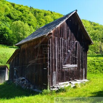 Cottage in picturesque village of Majdan will appeal especially to lovers of historical living.