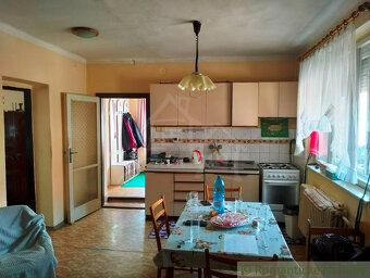 Zachovalý prevažne tehlový čiastočne podpivničený rodinný do