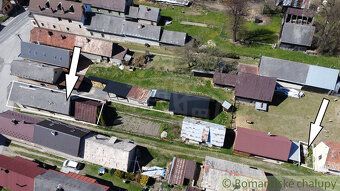 Tehlový dom v pôvodnom stave, napojený na obecný vodovod a k