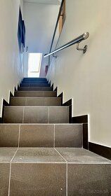Prenajmem izbu v 140m2 zrekonštruovanom byte v podkroví 3-by