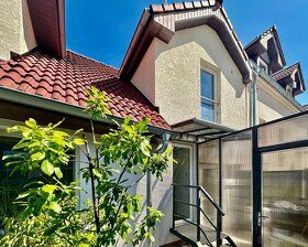 For sale 6 room apartment (120 sqm) in a 3-flat house with separate entrance + land plot…