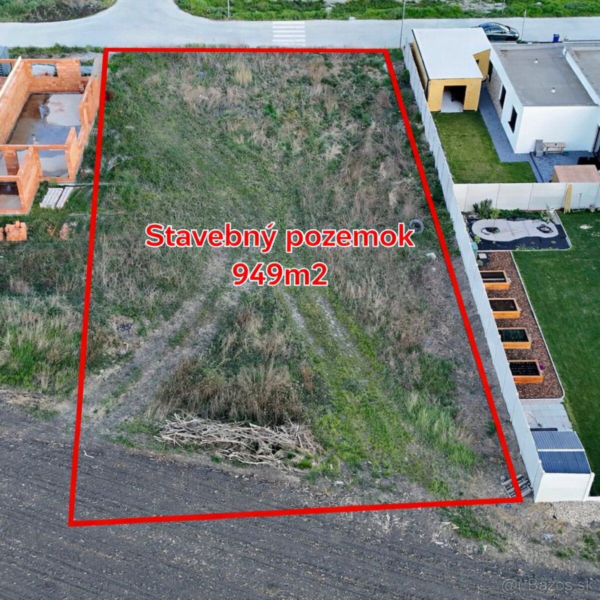 We offer an attractive building plot for sale measuring 949