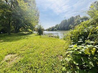 We offer an attractive building plot for sale measuring 949