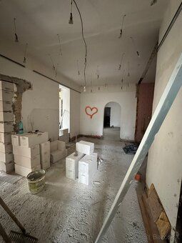 Dobrý deň, ponúkam na predaj rodinný dom v začatej rekonštru