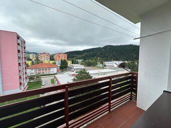 Ponúkame na dlhodobý prenájom priestranný a vzdušný 3-izbový