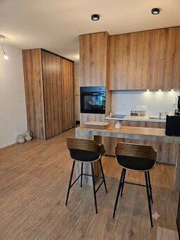 Dám do prenájmu izbu v rodinnom dome cena 410€ izba je volna