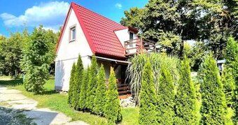 Ponúkame na predaj trojpodlažnú rekreačnú chatu situovanú v 