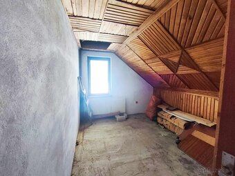 Na predaj priestranný rodinný dom v obci Holčíkovce
Ponúkame