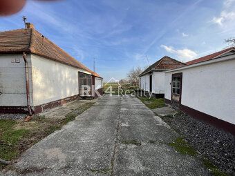 Z poverenia  majiteľa  ponúkame starší rodinný dom v meste N