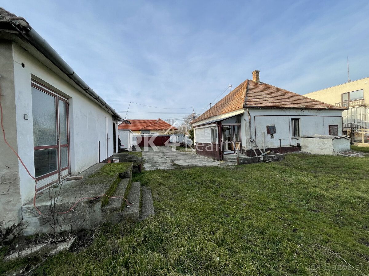 Z poverenia  majiteľa  ponúkame starší rodinný dom v meste N