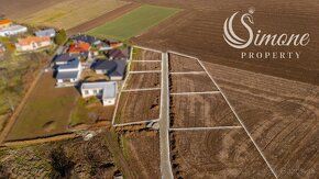Exkluzívne Vám ponúkame NA PREDAJ – stavebné pozemky – v obc
