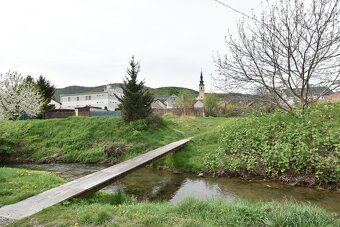 V malebnej podhorskej dedinke Horné Orešany ponúkame na pred