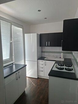 Ponúkam na prenájom 1,5-izbový, moderne zariadený byt. Byt j