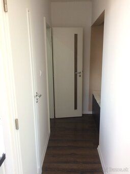 Ponúkam na prenájom 1,5-izbový, moderne zariadený byt. Byt j