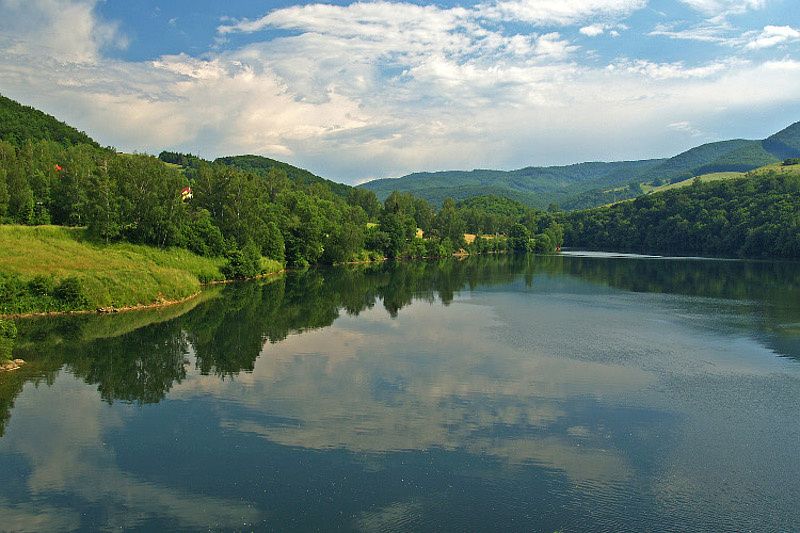 Ponúkame na predaj útulnú chatu v obľúbenej rekreačnej oblas