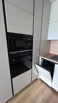 Moderný, plne zariadený byt s výhľadom do parku – nasťahujte