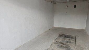 I am offering for sale a spacious masonry garage in popular locality