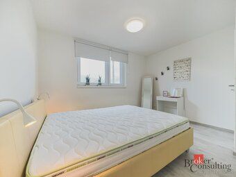 Ponúkame na predaj moderný 2-izbový byt s balkónom v novosta