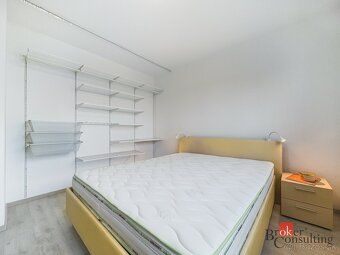 Ponúkame na predaj moderný 2-izbový byt s balkónom v novosta