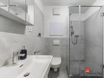 Ponúkame na predaj moderný 2-izbový byt s balkónom v novosta
