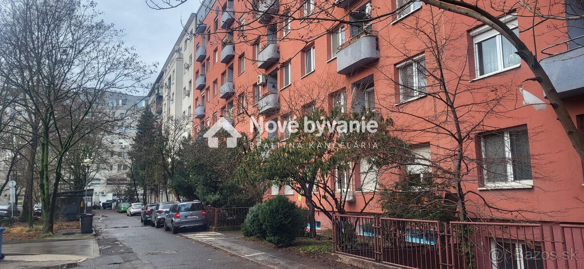 Typ: 4-izbový byt Obec: Bratislava-Staré Mesto
N100-114-EMJU