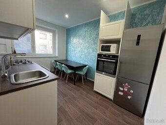 Dám do prenájmu príjemný 2 izbový byt o rozlohe 64m2 vo vyhľ