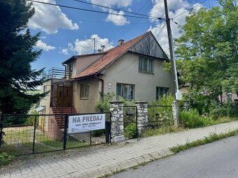 Ponúkame na predaj starý vidiecky rodinný dom na pozemku o r