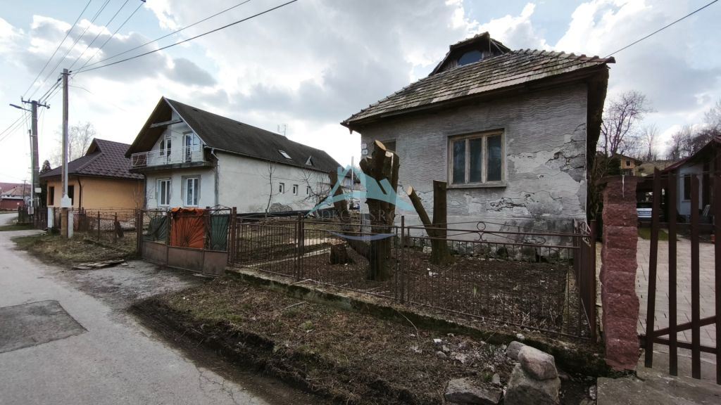 Ponúkame na predaj starý vidiecky rodinný dom na pozemku o r