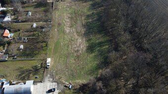 We offer for sale arable land of 633 m² in share 1/1, located in the cadastral area of Horné Dubové village.