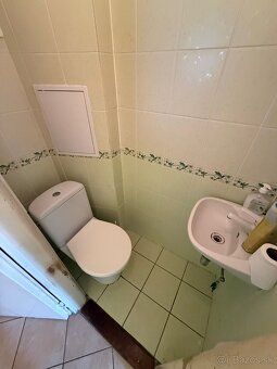🏡 We offer for sale a spacious 1-bedroom apartment in the village of Smižany