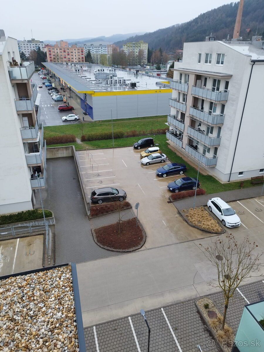 WYNAJMĘ ZEWNĘTRZNE MIEJSCE GARAŻOWE W PÚCHOVE PRZY TESCO.