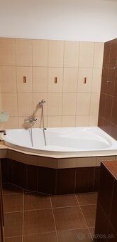 MODERNÝ 3-IZBOVÝ BYT S BALKÓNOM A S PARKOVANÍM
Ponúkam na pr
