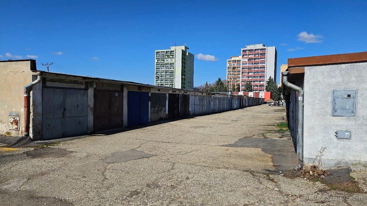 Sprzedam garaż w Żarze nad Hronem obok obserwatorium.