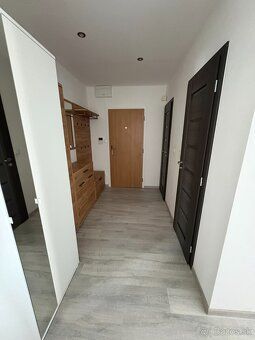Ponúkam na dlhodobý prenájom 2-izbový byt o výmere 54 m² s l