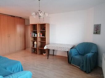 Hladam do prenajmu 3/4i byt v Petrzalke do 850eur (Benadicka