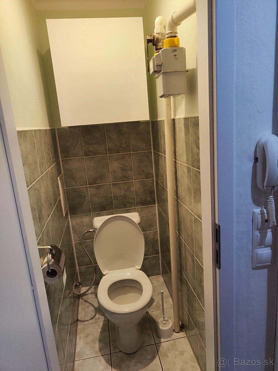 Dám do prenájmu 1+kk byt v PB časť Kolónia. Nachádza sa na 2