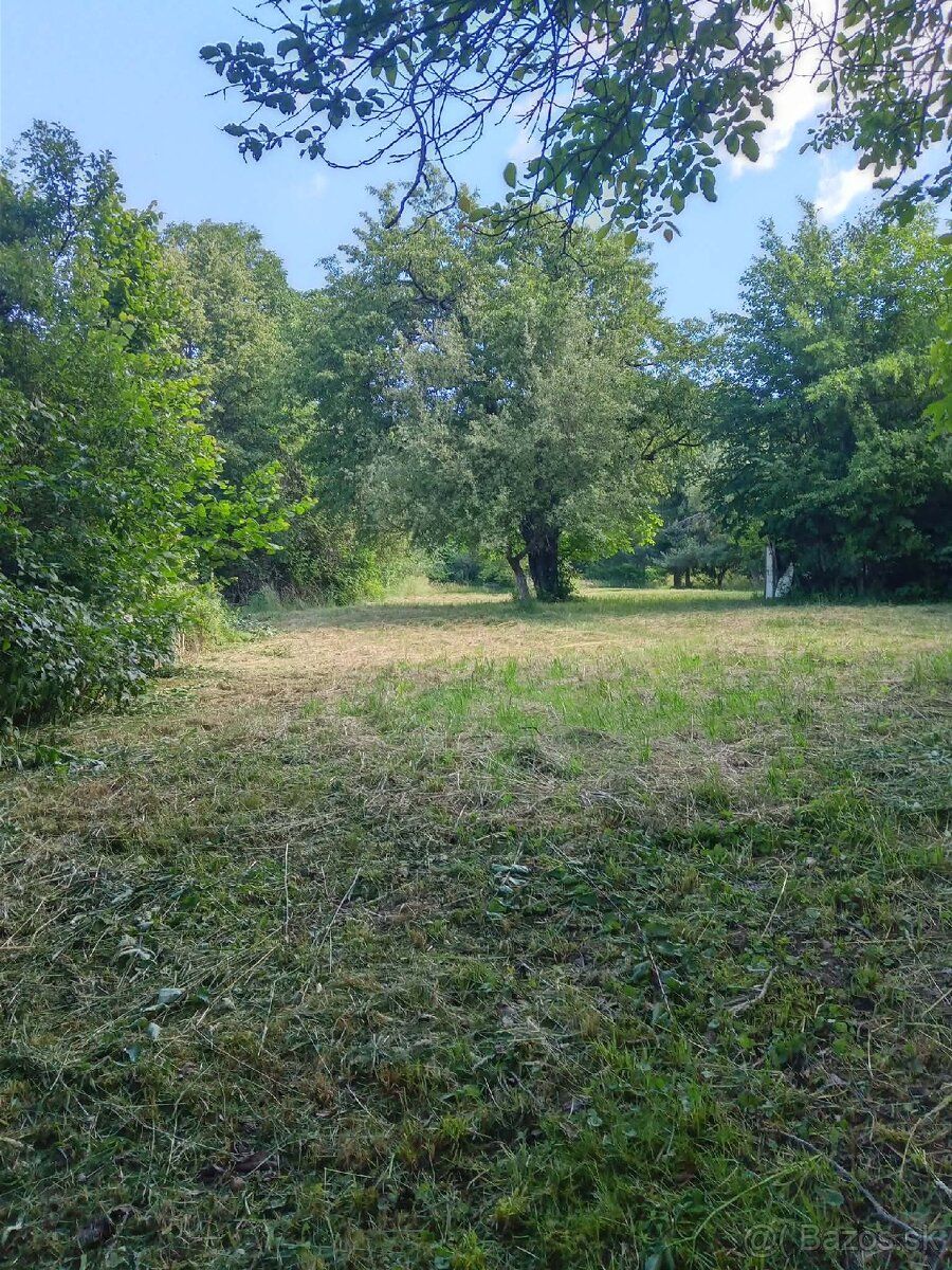 Ponúkam na predaj slnečný pozemok – záhradu v obci Rákoš, ok