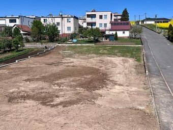 Predám lukratívny pozemok v obci HOKOVCE pri kúpeľnom mesta 