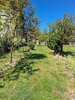 Sell family house + new extension in quiet surroundings.
